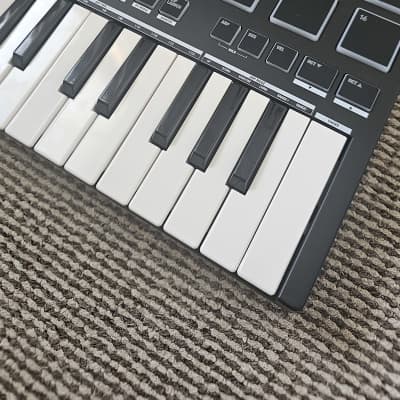 Reloop Keypad Pro 25-Key MIDI Controller 2025 - Present - Black image 4