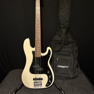 Austin 4-String Electric Bass White P Bass ABP200 w/ Gig Bag #304 image 1