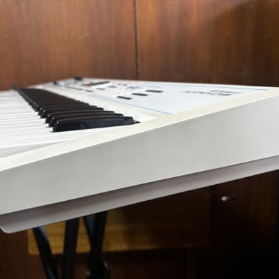 Roland JUNO-DS 61 61-key Synthesizer Special Edition White w/ gig bag juno-ds61w image 6