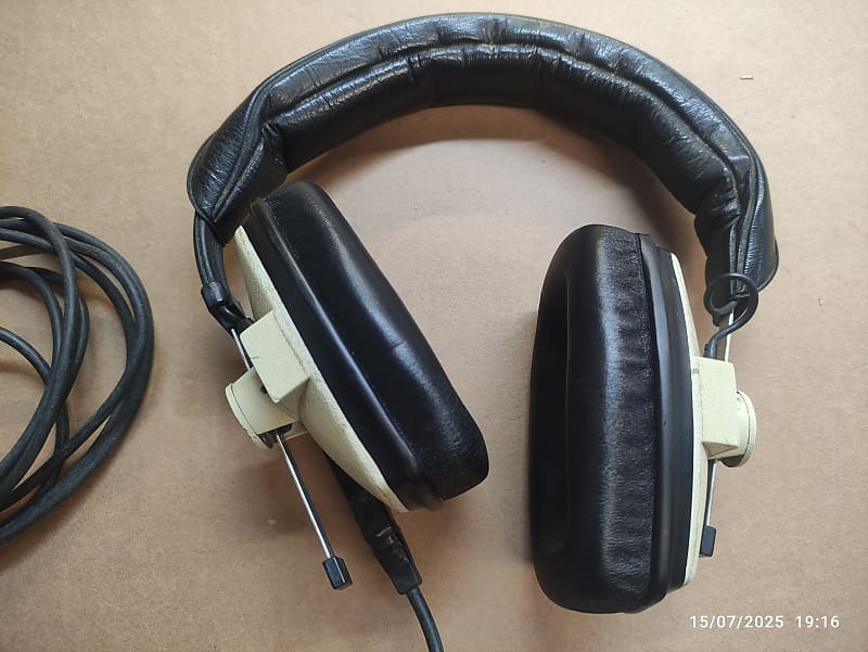 Beyerdynamic DT 100 Closed Professional STUDIO/LIVE Headphones MADE IN UK1988  			