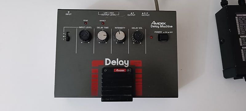 AMDEK DMK-100 Delay Machine - YouTube