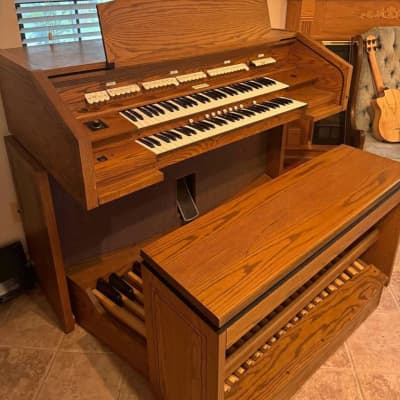 Allen Organ w/ Premium Built-In Speakers, 32 Note Concave Pedalboard and Organ Bench! image 1