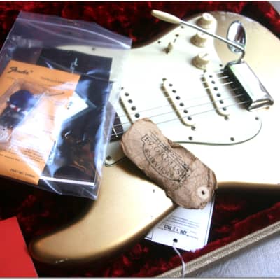 Fender "Custom Shop 1963 Stratocaster Journeyman Heavy Relic Relic in Aztec Gold" 3, 50 kilograms image 16
