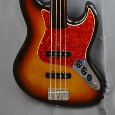 Fernandes RJB-75-60 , The Revival Jazz Bass 1982 - Sunburst