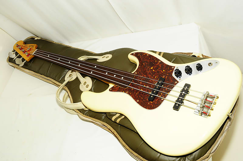 ベース Fender Jazz Bass Offset Contour Body Can anyone tell me what “offset contour body” means on a