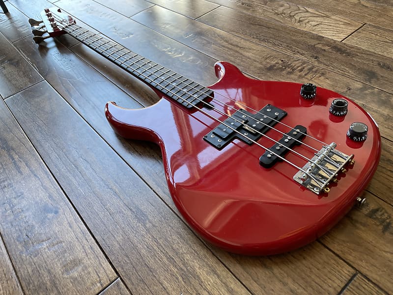 Yamaha. BB VIs. 1983年製 ショートスケール ソフトケース付き Yamaha