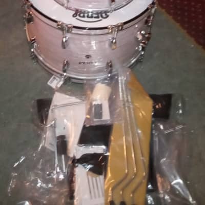 Pearl President Series Phenolic 3-piece Limited Edition in Pearl White Oyster Snare (Depth x Diameter): 5.5" x 14" Mounted Toms (Depth x Diameter): 9" x 13" Floor Toms (Depth x Diameter): 16" x 16" Bass Drums (Depth x Diameter): 14" x 22" image 2