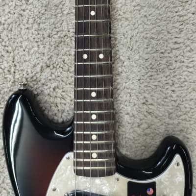 Fender American Performer Mustang Electric Guitar w/Deluxe Bag - 3-Tone Sunburst image 5