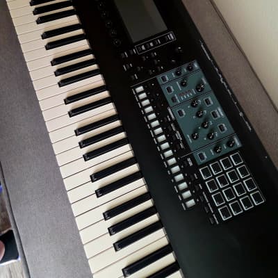 Roland Fantom 7 76-Key Workstation Keyboard 2019 - Present - Black