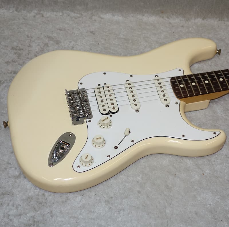 Fender ホワイト MADE IN MEXICO 2007 Fender Strat Stratocaster HSS electric guitar in white MIM