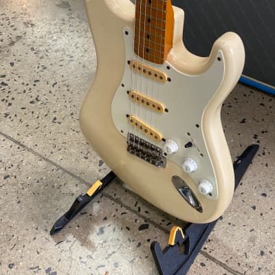 Fender E Series ST57 84-87 MIJ Strat White w/bag ***Pre Loved** image 5