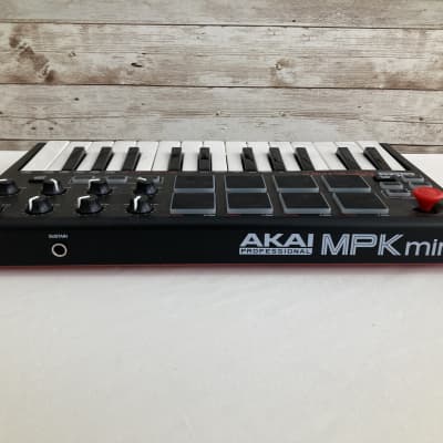 Akai MPK Mini MKII, Lebanon