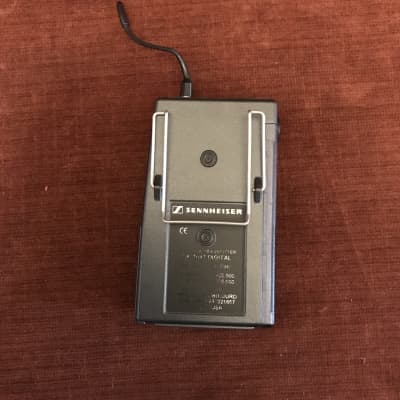 Sennheiser Digital 1000 Wireless Instrument System w/ Case Used image 7