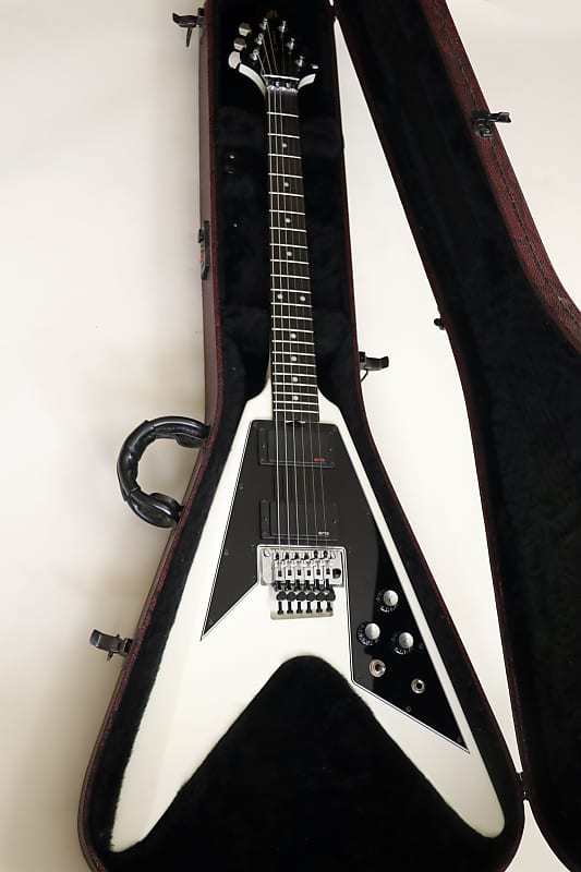 Killer KG Wishbone V Flying V Snow White with EMG 81/89 Pickups (Made By  ESP In Japan, Gibson Case)