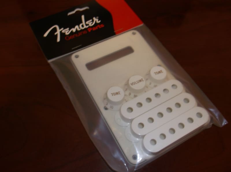 Genuine Fender Strat Accessory Kit - PARCHMENT, 099-1395-000 image 1