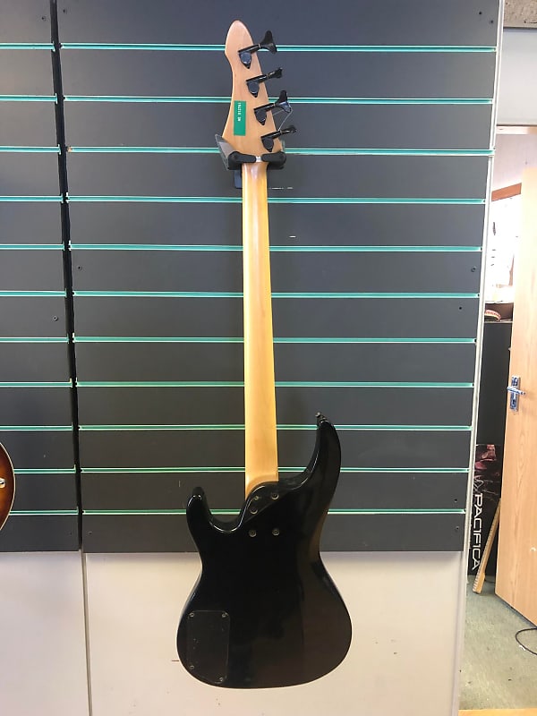 Aria Pro II Magna Series Black Fretless Bass