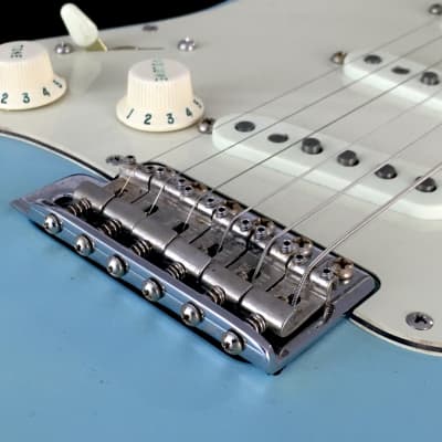 LEFTY! Custom Fender Heavy Relic ST60s Aged Daphne Blue Nitro Over Black Ash Strat 7.4 lb image 10