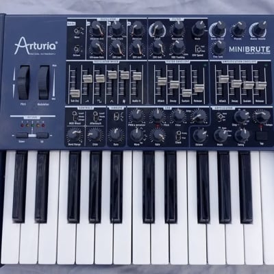 Arturia MiniBrute 25-Key Synthesizer