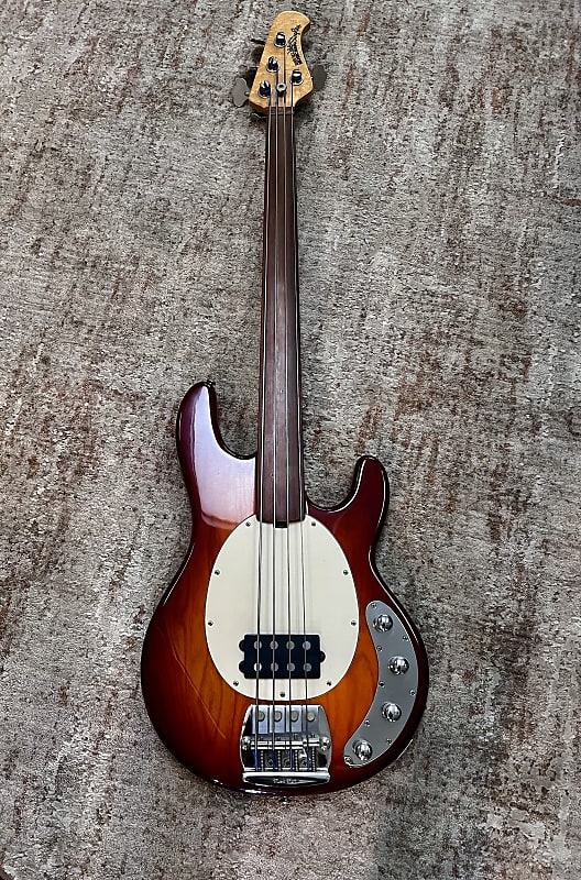 ベース Musicman Stingray 4st USA 1991 1991 Ernie Ball MusicMan StingRay 4 | John Fox Bass