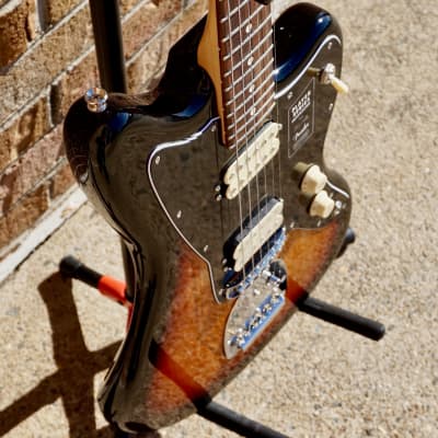 Fender Player Jazzmaster Pau Ferro Fingerboard 3-Color Sunburst image 5