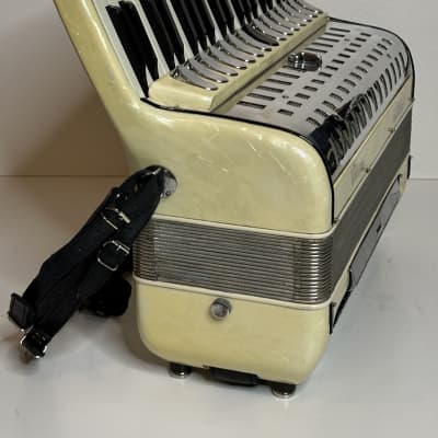Pearl White Borsini ‘De Luxe’ Full-size Piano Accordion LMMH (41 Key/120 Bass) image 8