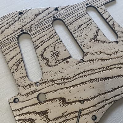 US made satin lacquer swamp ash grain laser engraved Baltic birch wood pickguard for Stratocaster imagen 3