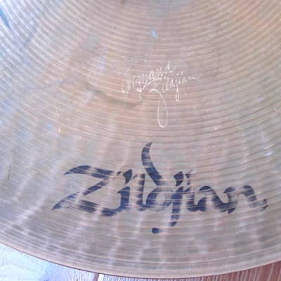 Zildjian 20" Classic Orchestral Medium Heavy Cymbals Pair image 12