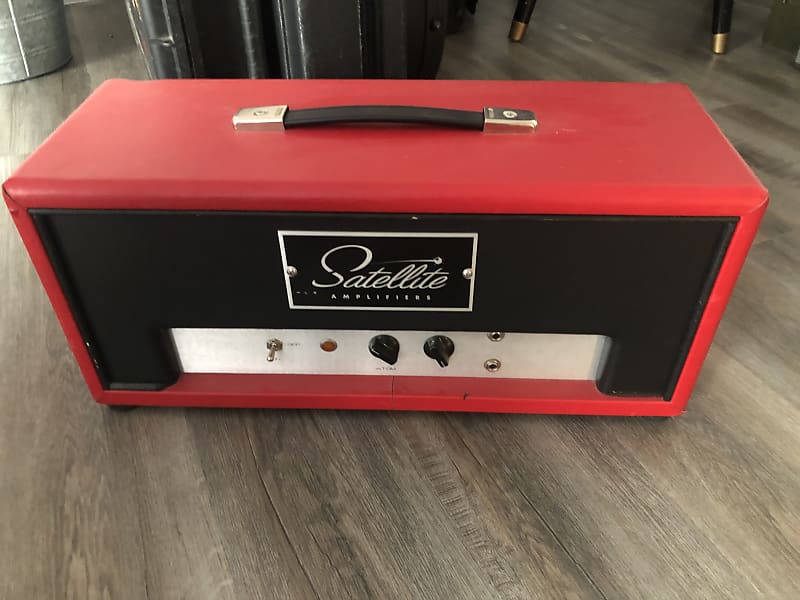Satellite Amplifiers Atom 2010’s Red and black vinyl Reverb