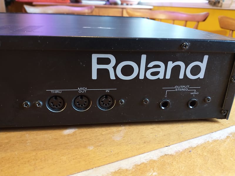 Roland D-550 | Reverb Canada