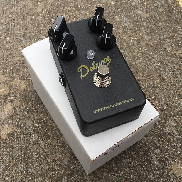 Lovepedal  Deluxe元箱が付属します