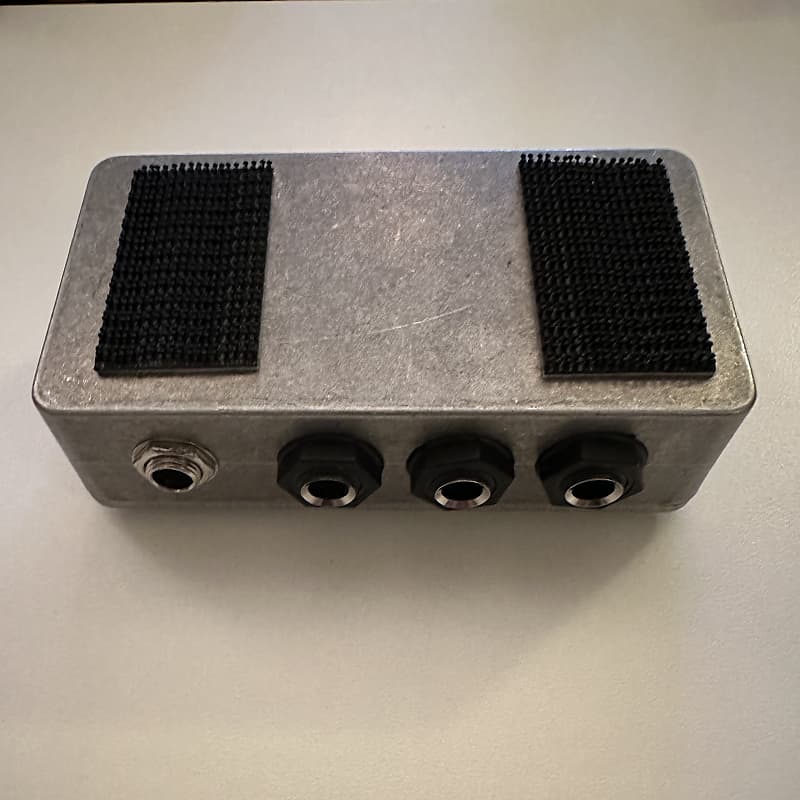 Pedalboard interface box Reverb