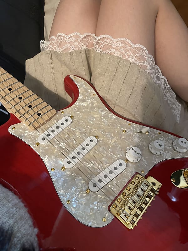 Fender Japan Scandal Mami Stratocaster with RW FB in Vintage