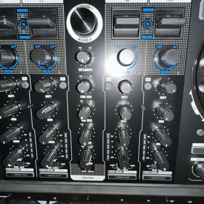 Reloop Mixon 8 Pro 4-Channel DJ Controller 2022 - Present - Black image 8