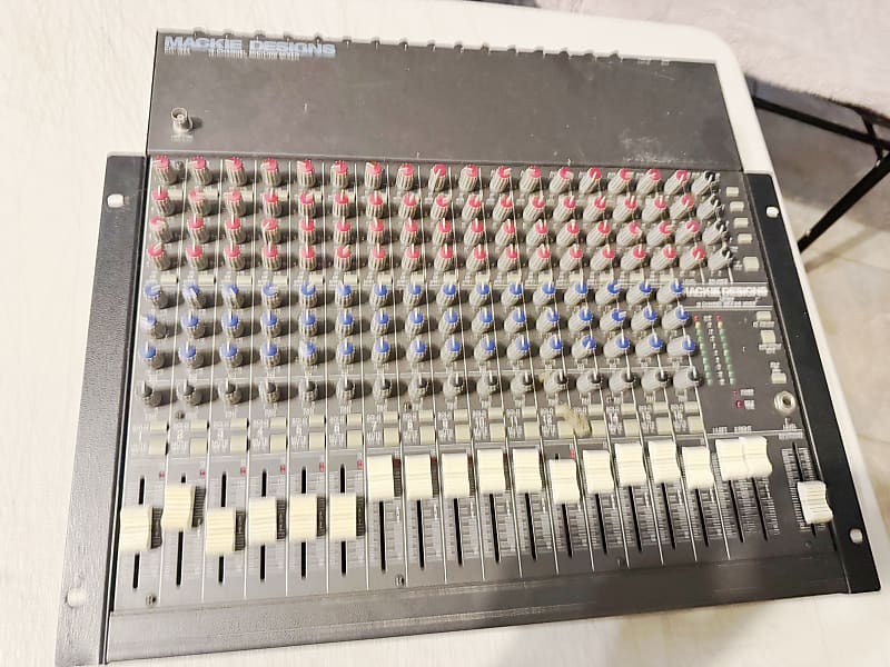 Mackie ミキサー CR1604 Mackie CR1604 16-Channel Mic / Line Mixer | Reverb