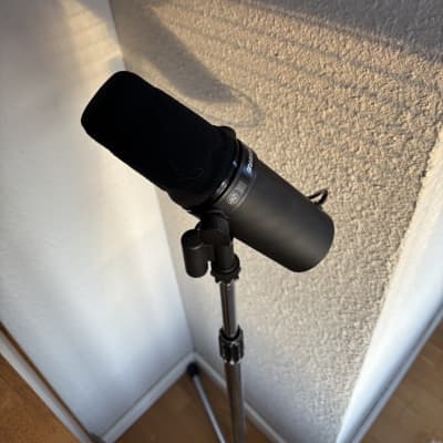 Shure SM7B Cardioid Dynamic Microphone 2001 - Present - Black image 2