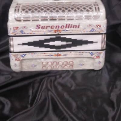Serenellini 3 switch button accordion white pearl image 2