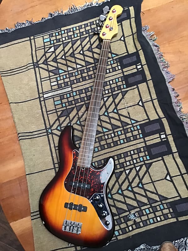 1997 Fender Jazz Bass Deluxe Fretless Sunburst image 1
