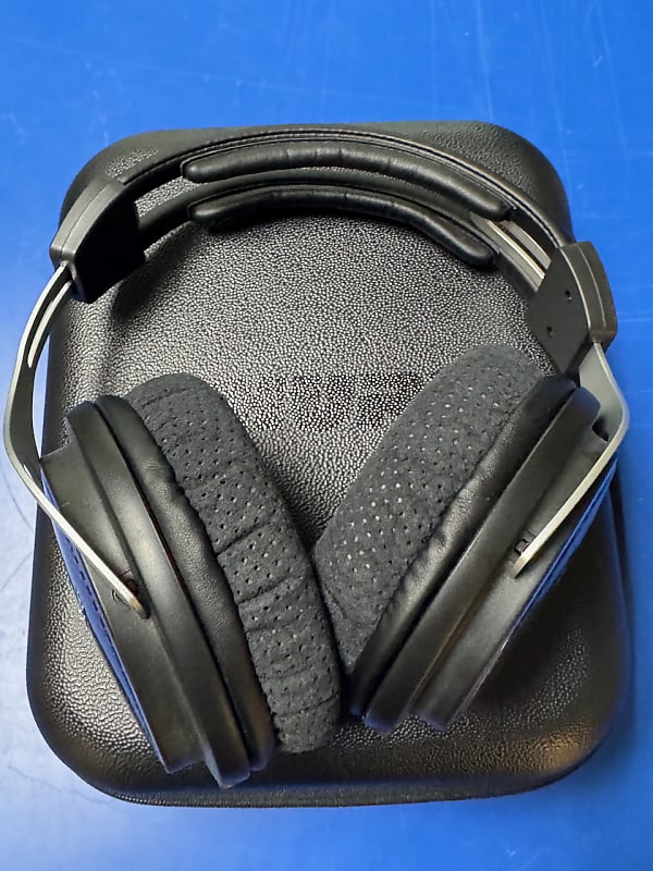 Shure SRH1540 Professional Closed Back Studio Headphones 2010s - Black