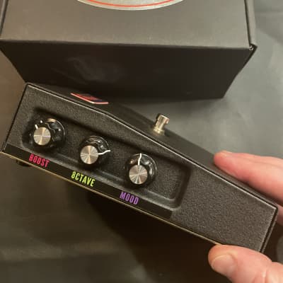 Screaming Sister 8ctave Boost pedal