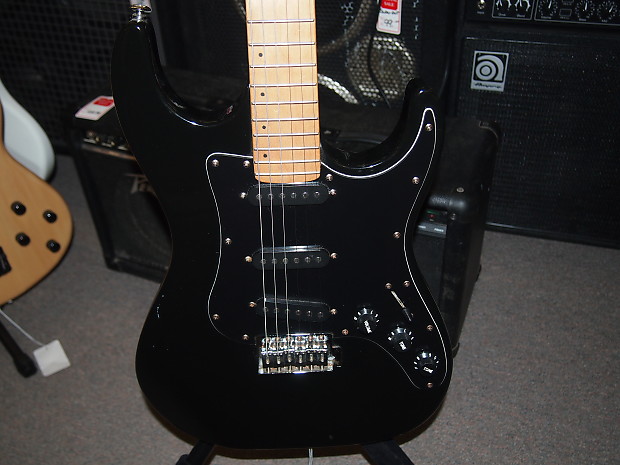 Rare WASHBURN KIRK HAMMETT STUDENT SERIES ELECTRIC GUITAR BLACK