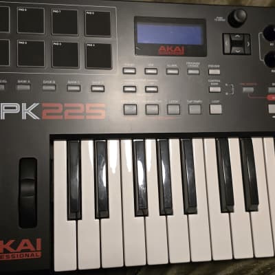 Akai MPK225 2014 - Present - Black