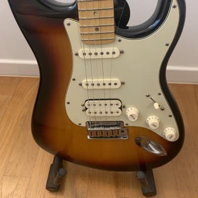 Fender - American Deluxe Stratocaster HSS (2005), Maple Fingerboard, 3-Color Sunburst image 2
