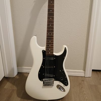 Squier Bullet Stratocaster HT | Reverb