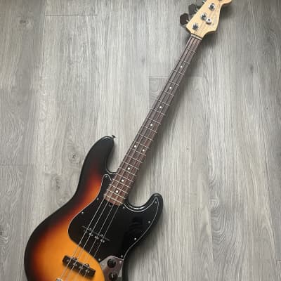 Fender Limited Edition 66 Jazz Bass - Aged Olympic White