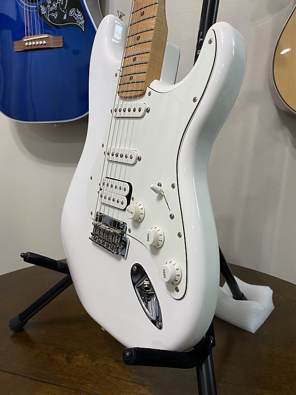 Fender Stratocaster HSS 2021 MIM Mexico Polar White Electric