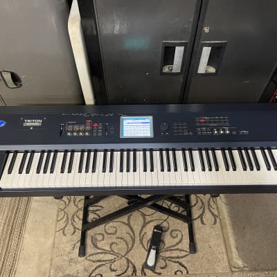 Korg Triton Extreme 88-Key Synthesizer