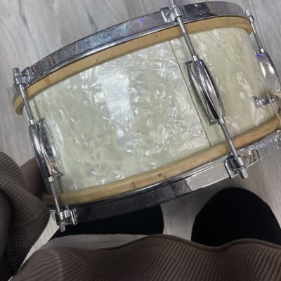 5.5x14 Gretsch White Pearl Snare Drum  White Pearl Snare Drum image 5