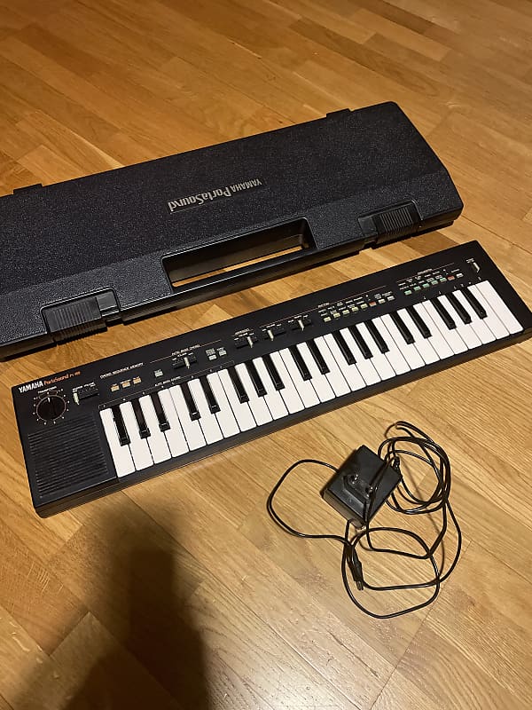 Yamaha Portasound PS-400 80’s Black