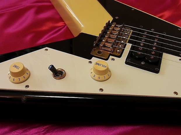 【希少】Aria Pro Ⅱ XX-MS Flying V エレキギター Aria Pro II XX Deluxe Flying V type White Made in Japan