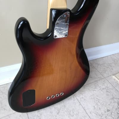 Fender American Deluxe Jazz Bass 2005 3-tone Sunburst image 5